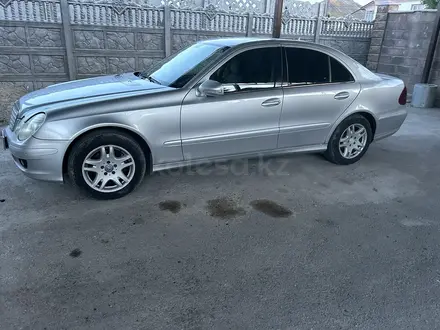 Mercedes-Benz E 220 2008 года за 4 500 000 тг. в Тараз – фото 2