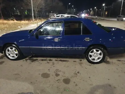 Mercedes-Benz E 230 1989 года за 1 500 000 тг. в Караганда