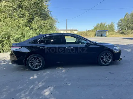 Toyota Camry 2018 года за 13 800 000 тг. в Семей – фото 9