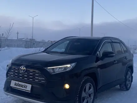 Toyota RAV4 2020 года за 13 800 000 тг. в Актобе