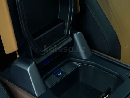 Land Rover Defender 2024 года за 57 000 000 тг. в Алматы – фото 16