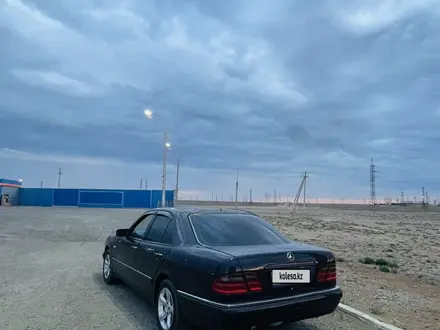 Mercedes-Benz E 320 1998 года за 3 500 000 тг. в Байконыр – фото 8