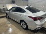 Hyundai Accent 2019 года за 7 350 000 тг. в Караганда – фото 2