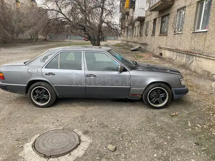 Mercedes-Benz E 300 1991 года за 1 200 000 тг. в Жезказган – фото 4