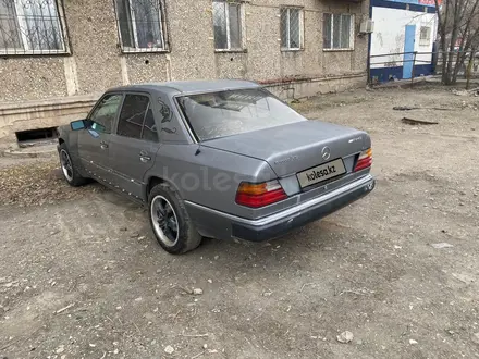 Mercedes-Benz E 300 1991 года за 1 200 000 тг. в Жезказган – фото 6