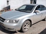 Hyundai Sonata 2005 года за 3 600 000 тг. в Актобе – фото 3