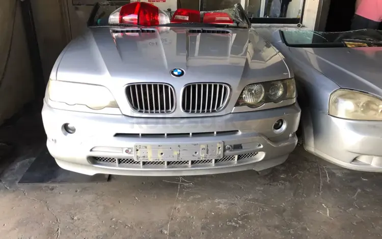 Передний бампер на бмв X5 за 80 000 тг. в Алматы