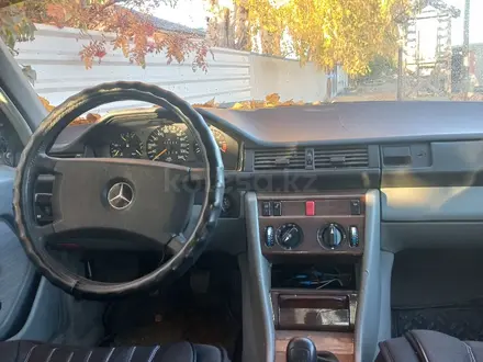 Mercedes-Benz E 260 1989 года за 1 300 000 тг. в Костанай – фото 14