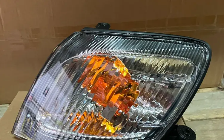 Передний поворот Ipsum Белые до рестайлинг за 4 000 тг. в Алматы