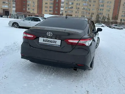 Toyota Camry 2018 года за 14 000 000 тг. в Астана – фото 10