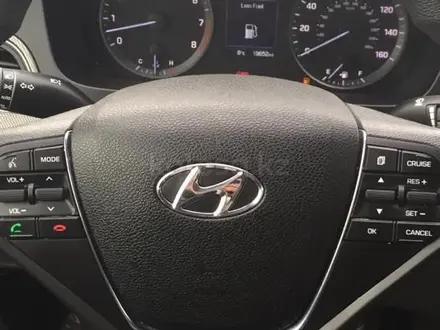 Hyundai Sonata 2016 года за 3 900 000 тг. в Актобе – фото 2
