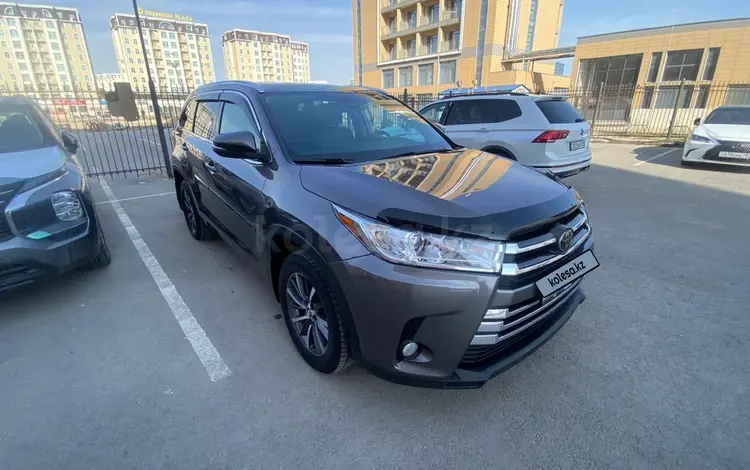 Toyota Highlander 2019 года за 17 000 000 тг. в Актау