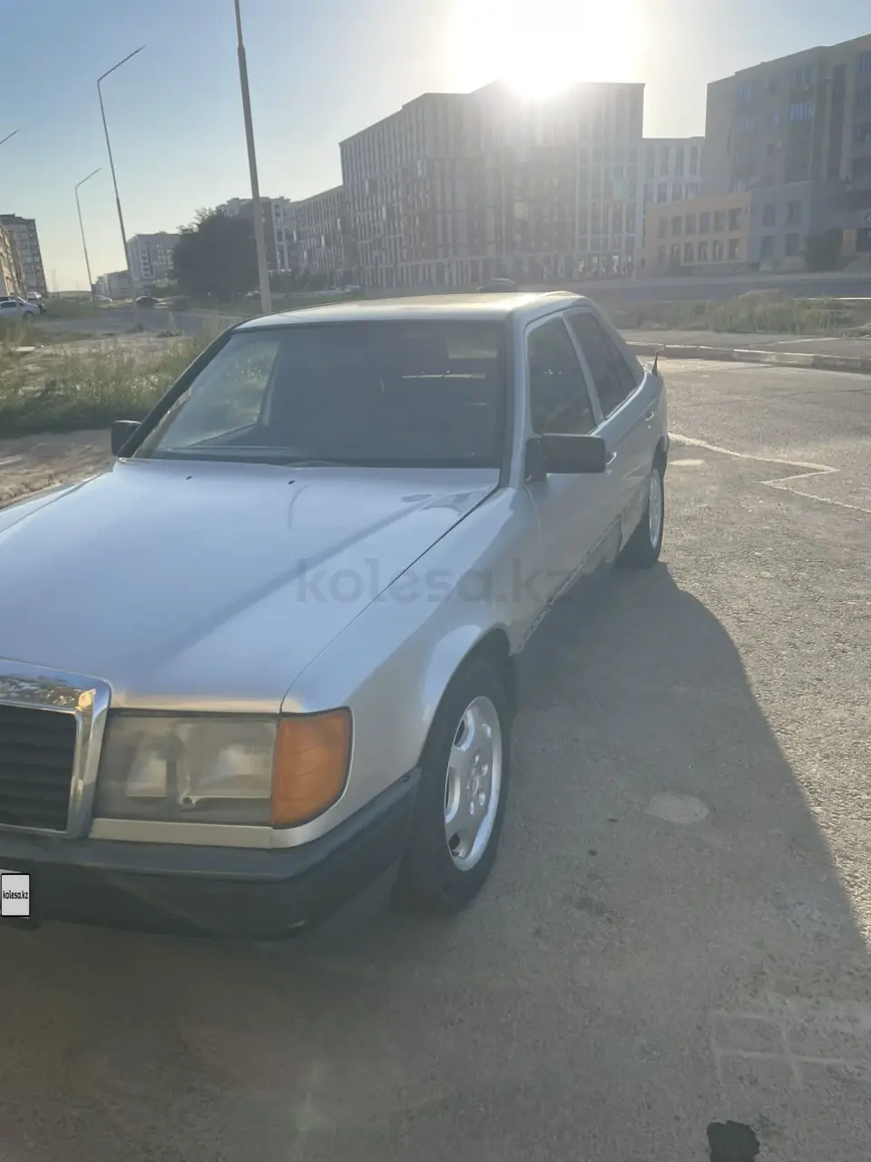 Mercedes-Benz E-Class, 1990