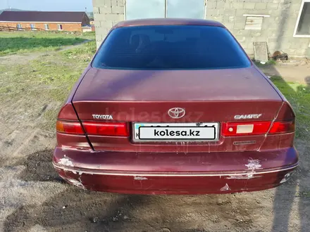 Toyota Camry 1999 года за 2 600 000 тг. в Усть-Каменогорск – фото 2