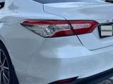 Toyota Camry 2021 года за 17 490 000 тг. в Алматы – фото 2