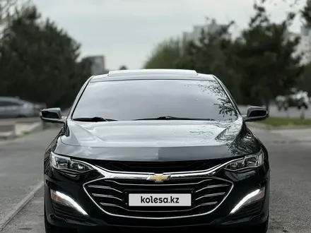 Chevrolet Malibu 2020 года за 9 990 000 тг. в Шымкент – фото 2