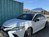 Toyota Camry 2019 года за 6 400 000 тг. в Атырау – фото 2