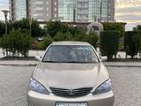 Toyota Camry 2004 года за 4 600 000 тг. в Атырау – фото 2