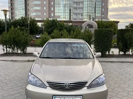 Toyota Camry 2004 года за 4 600 000 тг. в Атырау – фото 2