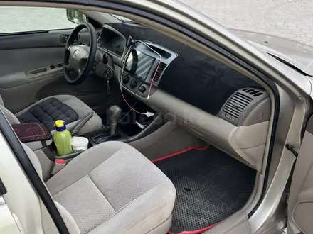 Toyota Camry 2004 года за 4 600 000 тг. в Атырау – фото 10