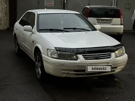 Toyota Camry 2001 года за 3 300 000 тг. в Алматы