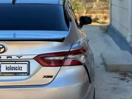 Toyota Camry 2021 года за 14 200 000 тг. в Актау – фото 2