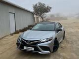 Toyota Camry 2021 года за 14 200 000 тг. в Актау