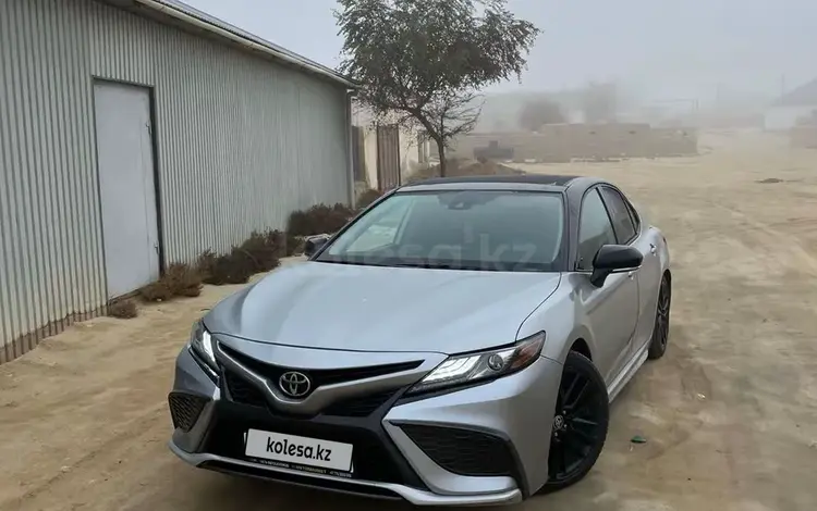 Toyota Camry 2021 года за 14 200 000 тг. в Актау