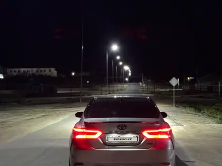 Toyota Camry 2021 года за 14 200 000 тг. в Актау – фото 7