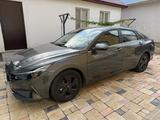 Hyundai Elantra 2022 года за 8 500 000 тг. в Атырау – фото 2