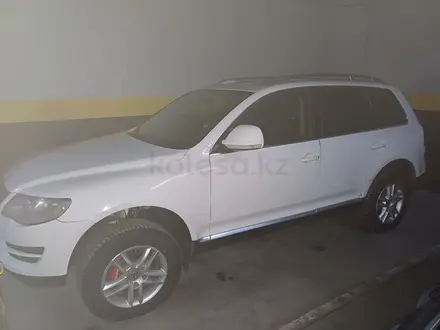 Volkswagen Touareg 2007 года за 6 000 000 тг. в Астана – фото 2