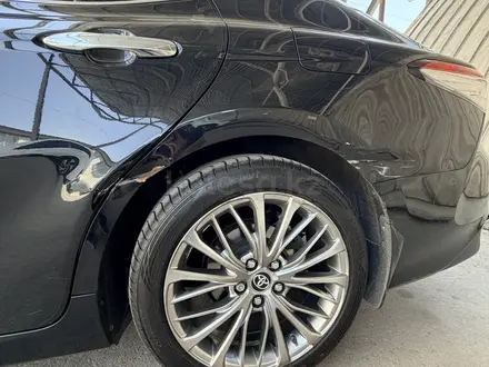 Toyota Camry 2018 года за 12 900 000 тг. в Алматы – фото 13