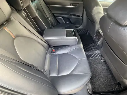 Toyota Camry 2018 года за 12 900 000 тг. в Алматы – фото 15