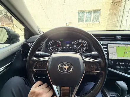 Toyota Camry 2018 года за 12 900 000 тг. в Алматы – фото 22