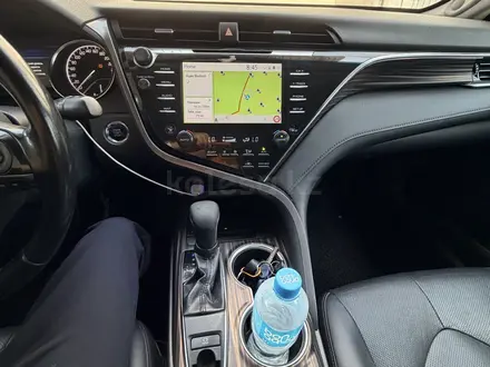 Toyota Camry 2018 года за 12 900 000 тг. в Алматы – фото 25