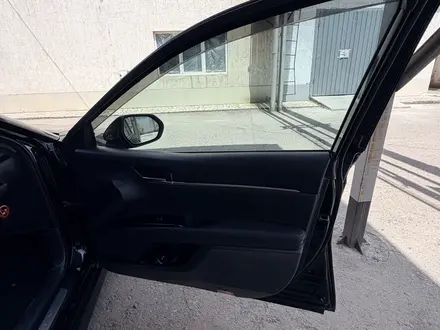 Toyota Camry 2018 года за 12 900 000 тг. в Алматы – фото 28