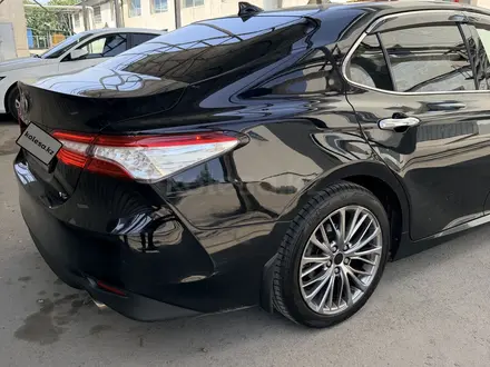 Toyota Camry 2018 года за 12 900 000 тг. в Алматы – фото 7