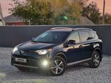 Toyota RAV4 2016 года за 11 200 000 тг. в Актобе