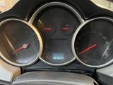 Chevrolet Cruze 2011 года за 1 800 000 тг. в Караганда – фото 3