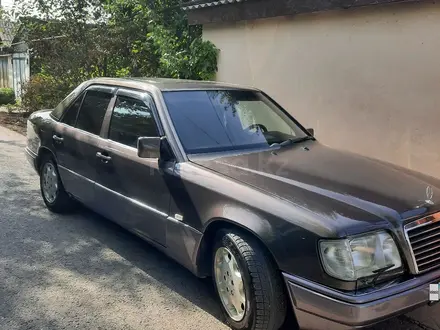 Mercedes-Benz E 280 1994 года за 2 150 000 тг. в Аксукент – фото 3