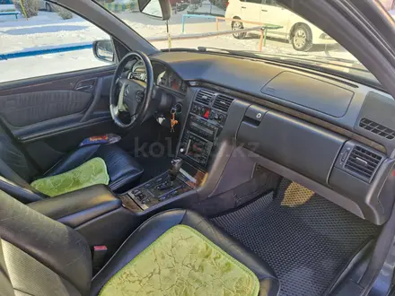 Mercedes-Benz E 320 2001 года за 4 500 000 тг. в Шымкент – фото 15