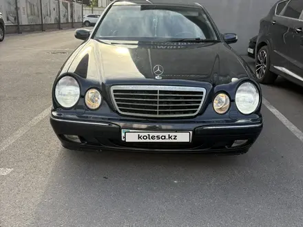 Mercedes-Benz E 320 2001 года за 4 500 000 тг. в Шымкент – фото 2