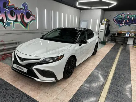 Toyota Camry 2021 года за 16 600 000 тг. в Астана – фото 4