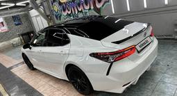 Toyota Camry 2021 года за 16 600 000 тг. в Астана – фото 5