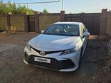 Toyota Camry 2023 года за 15 200 000 тг. в Астана