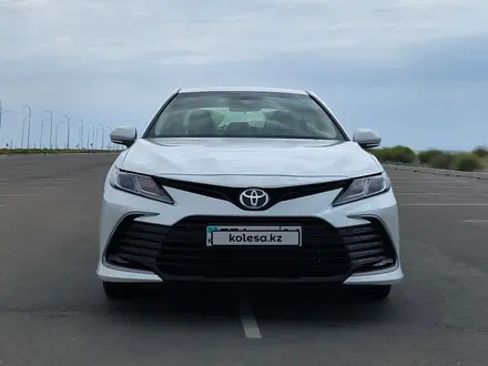 Toyota Camry 2023 года за 15 200 000 тг. в Астана