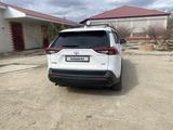 Toyota RAV4 2021 года за 13 800 000 тг. в Атырау – фото 3
