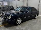 Mercedes-Benz E 55 AMG 1998 годаfor7 000 000 тг. в Караганда – фото 3