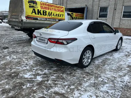 Toyota Camry 2023 года за 17 500 000 тг. в Костанай – фото 2