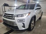 Toyota Highlander 2017 годаүшін16 500 000 тг. в Актобе – фото 2